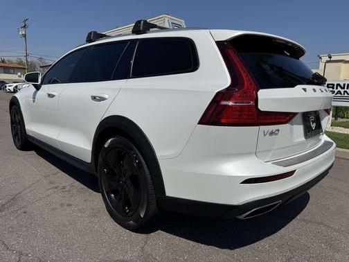2020 Volvo V60 Cross Country T5