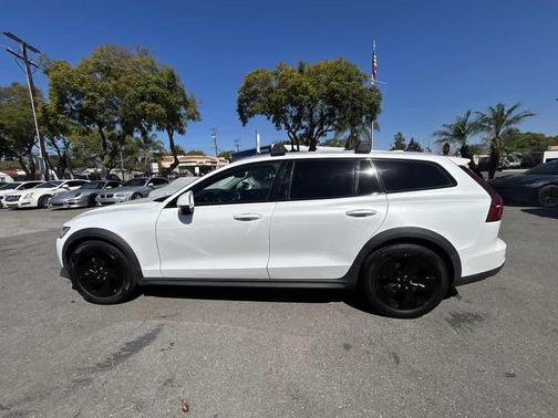 2020 Volvo V60 Cross Country T5