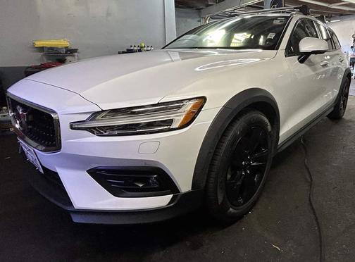2020 Volvo V60 Cross Country T5