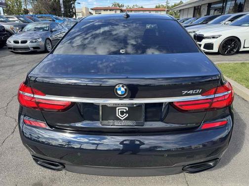2019 BMW 740 740i