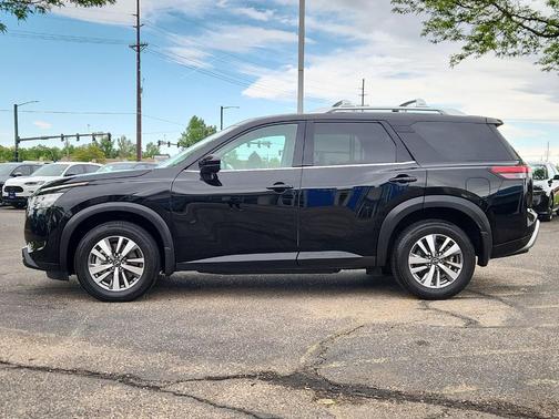Black 2023 Nissan Pathfinder SL