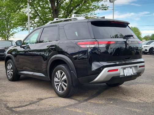 Black 2023 Nissan Pathfinder SL
