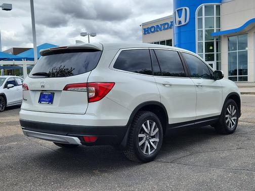 White 2019 Honda Pilot EX