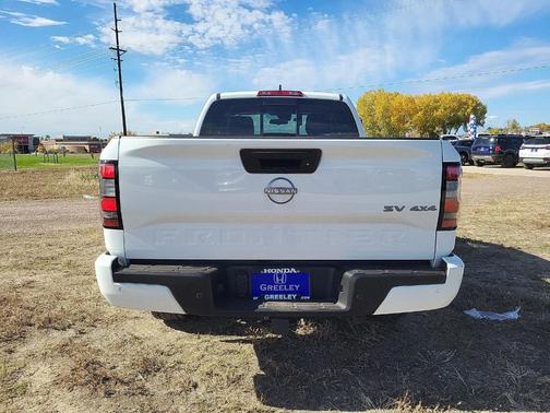 2023 Nissan Frontier SV