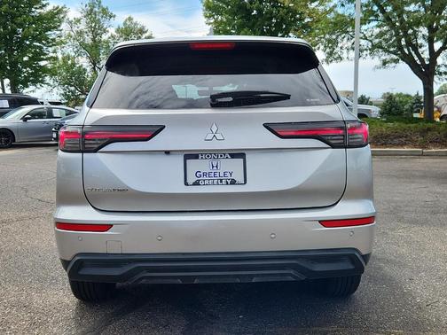 Silver 2025 Mitsubishi Outlander ES