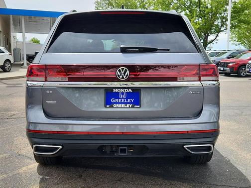 Platinum Gray Metallic 2024 Volkswagen Atlas 2.0T SE