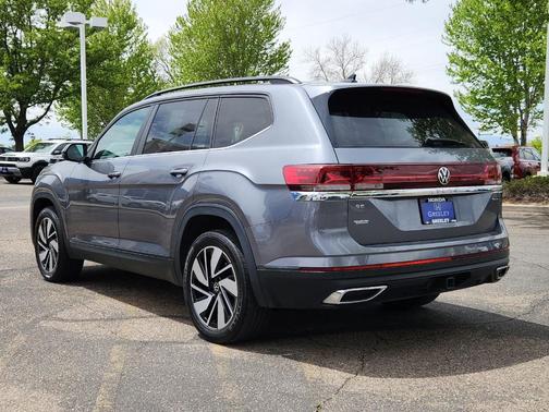 Platinum Gray Metallic 2024 Volkswagen Atlas 2.0T SE