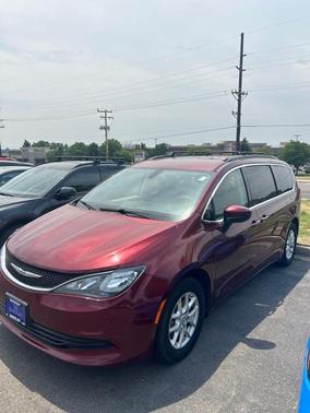 Velvet Red Pearlcoat 2020 Chrysler Voyager LXI