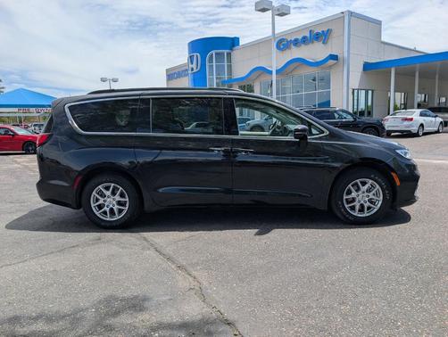 2022 Chrysler Pacifica Touring-L