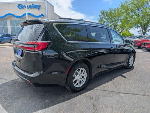 2022 Chrysler Pacifica Touring-L