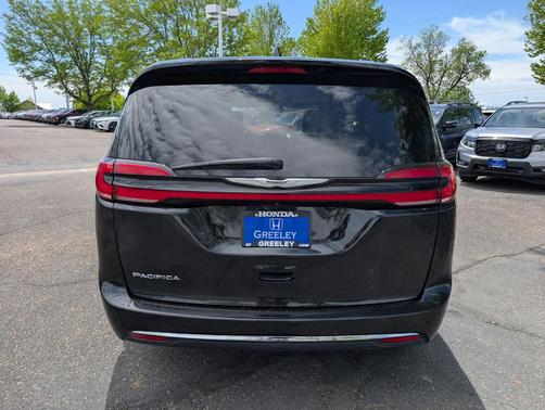 2022 Chrysler Pacifica Touring-L