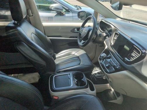 2022 Chrysler Pacifica Touring-L