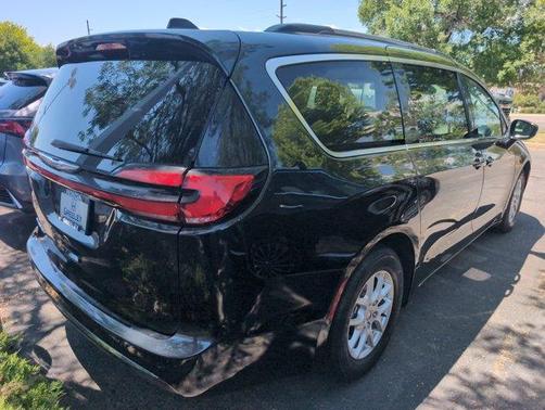 2022 Chrysler Pacifica Touring-L