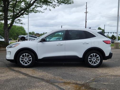 Oxford White 2022 Ford Escape SE