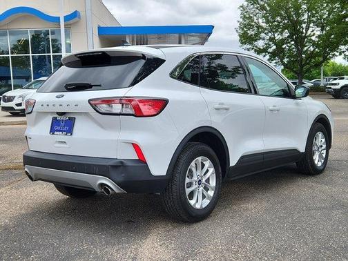 Oxford White 2022 Ford Escape SE