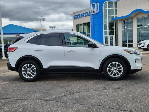 Oxford White 2022 Ford Escape SE