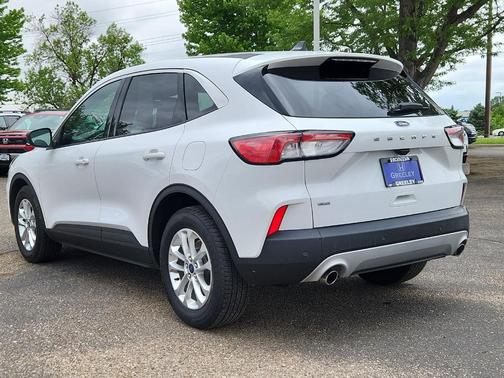 Oxford White 2022 Ford Escape SE