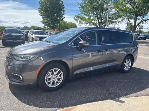 Granite Crystal Clearcoat Metallic 2023 Chrysler Pacifica Touring-L
