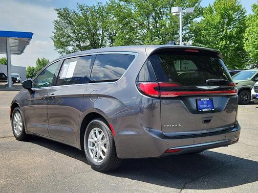 Granite Crystal Clearcoat Metallic 2023 Chrysler Pacifica Touring-L