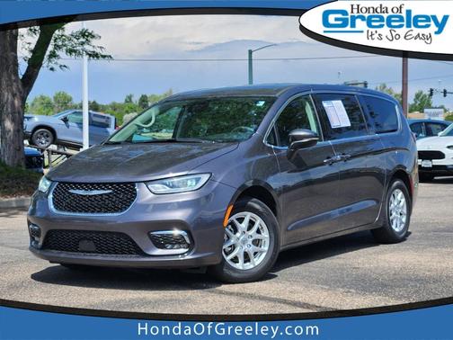 Granite Crystal Clearcoat Metallic 2023 Chrysler Pacifica Touring-L