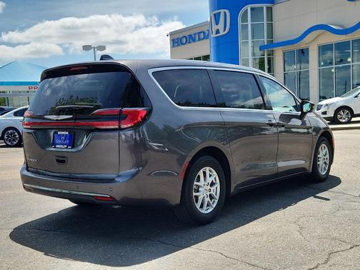 Granite Crystal Clearcoat Metallic 2023 Chrysler Pacifica Touring-L