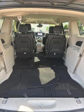 Granite Crystal Clearcoat Metallic 2023 Chrysler Pacifica Touring-L
