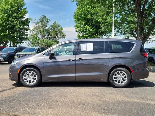 Granite Crystal Clearcoat Metallic 2023 Chrysler Pacifica Touring-L