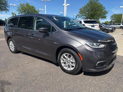 Granite Crystal Clearcoat Metallic 2023 Chrysler Pacifica Touring-L