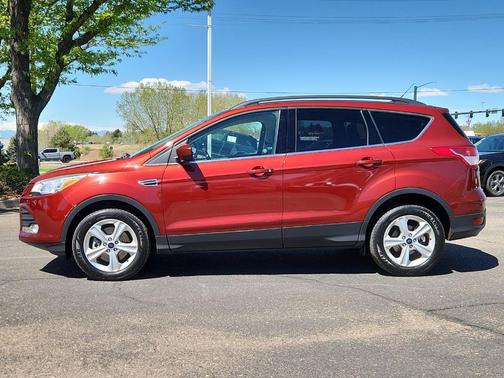 Sunset 2016 Ford Escape SE
