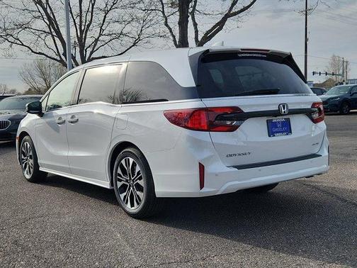 White 2027 Honda Odyssey Elite