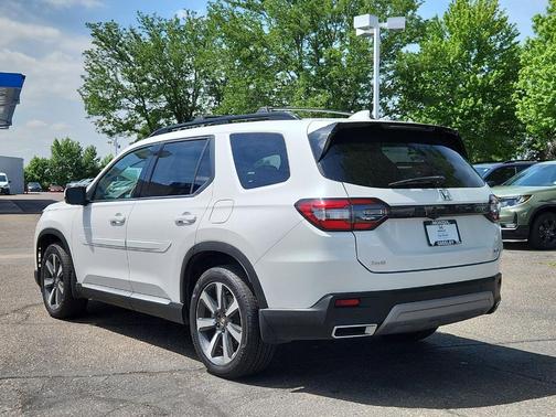 White 2024 Honda Pilot Elite