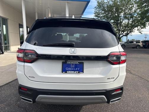 White 2024 Honda Pilot Elite