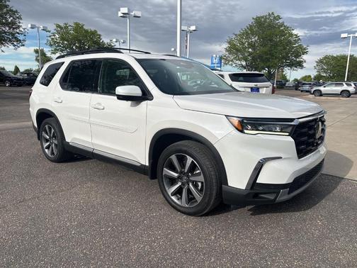 White 2024 Honda Pilot Elite