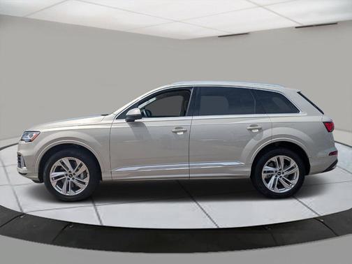 2022 Audi Q7 45 Premium Plus