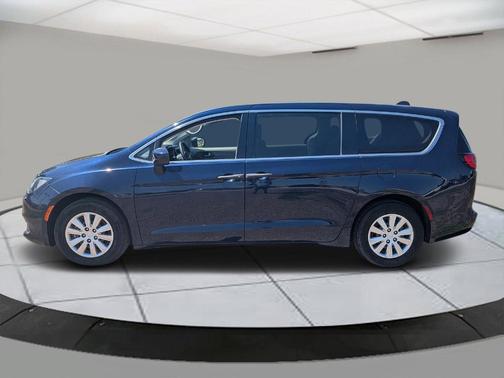 2020 Chrysler Voyager L
