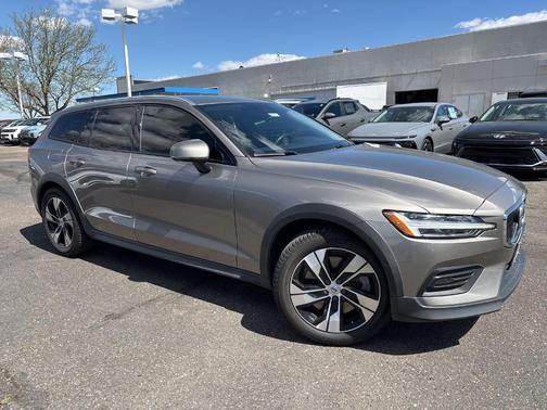 2020 Volvo V60 Cross Country T5