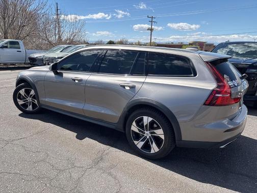 2020 Volvo V60 Cross Country T5