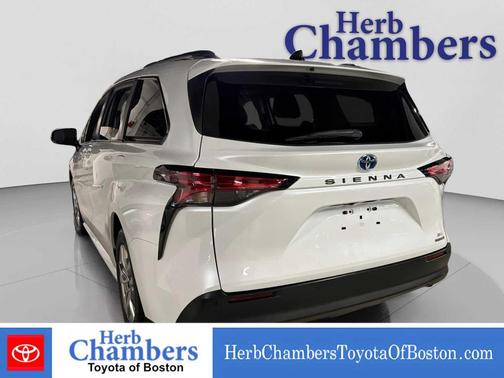 Wind Chill Pearl 2022 Toyota Sienna XLE
