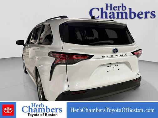 Wind Chill Pearl 2022 Toyota Sienna XLE