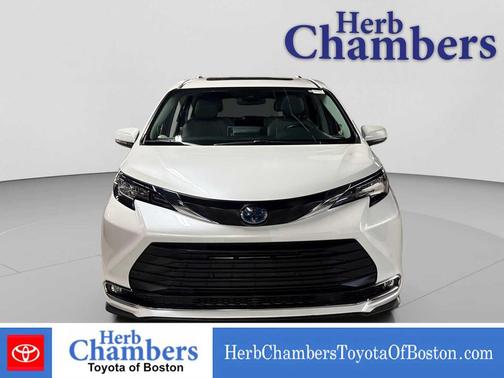 Wind Chill Pearl 2022 Toyota Sienna XLE