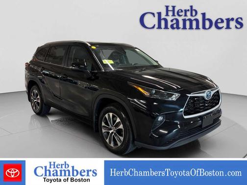 Midnight Black Metallic 2024 Toyota Highlander Hybrid XLE