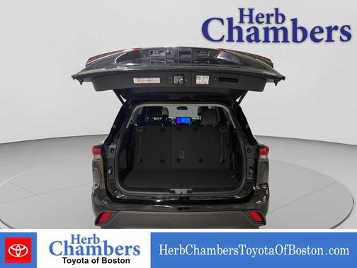 Midnight Black Metallic 2024 Toyota Highlander Hybrid XLE