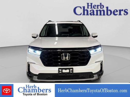 Platinum White Pearl 2025 Honda Pilot Touring 8-Passenger