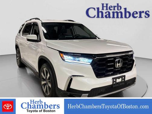 Platinum White Pearl 2025 Honda Pilot Touring 8-Passenger