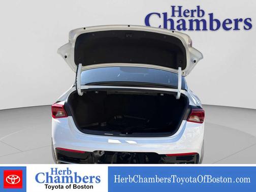 Glacial White Pearl 2022 Kia K5 LXS