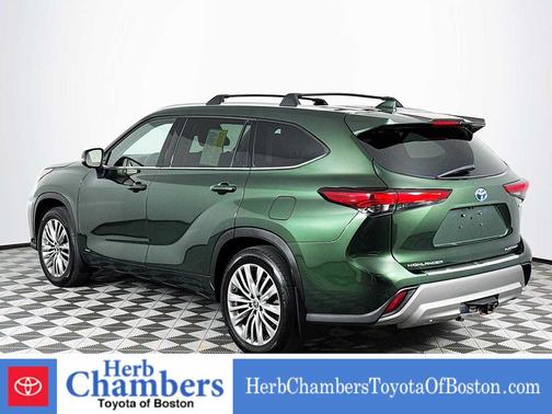 2023 Toyota Highlander Hybrid Platinum
