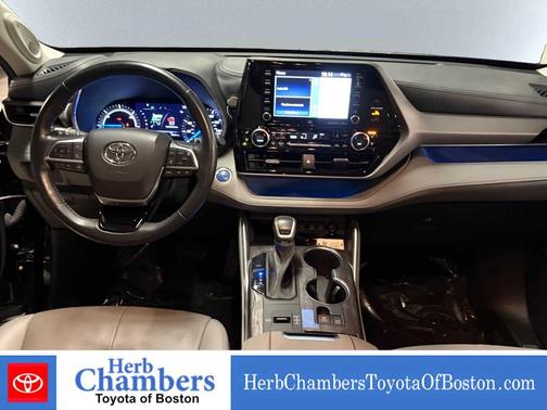Midnight Black Metallic 2021 Toyota Highlander Hybrid Limited
