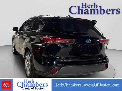 Midnight Black Metallic 2021 Toyota Highlander Hybrid Limited