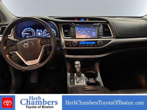 Midnight Black Metallic 2019 Toyota Highlander XLE