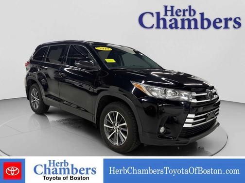 Midnight Black Metallic 2019 Toyota Highlander XLE